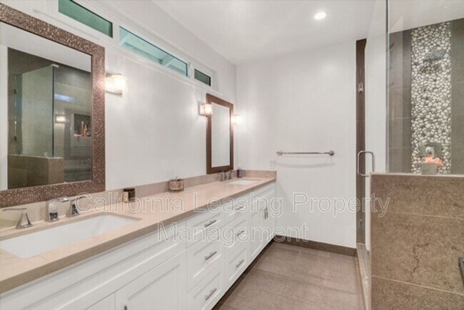 Foto del edificio - 28365 Robin Ave