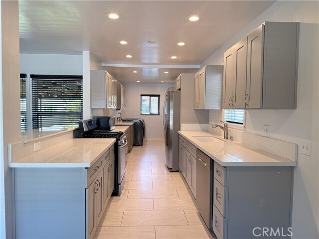 Foto del edificio - 527 N San Antonio Ave
