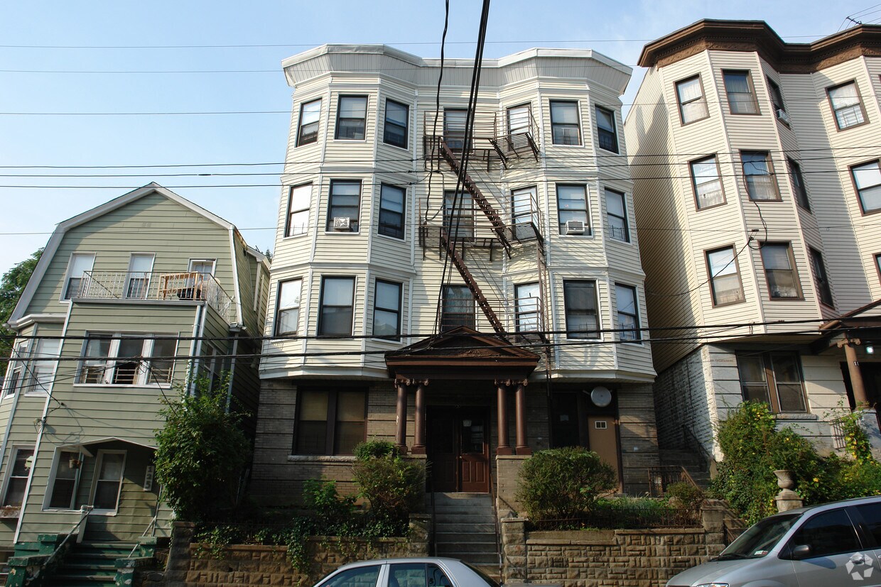 Foto del edificio - 121 Saratoga Ave