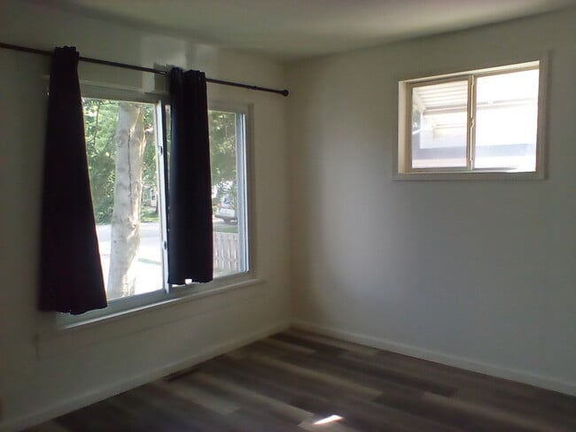 Building Photo - 713 15th Pl