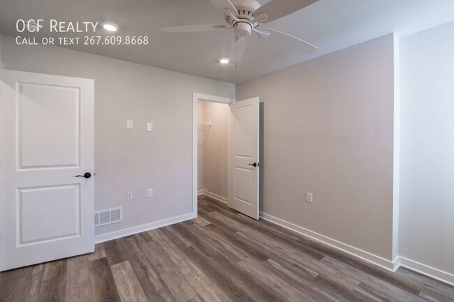 Building Photo - Mantua 2 Bedroom