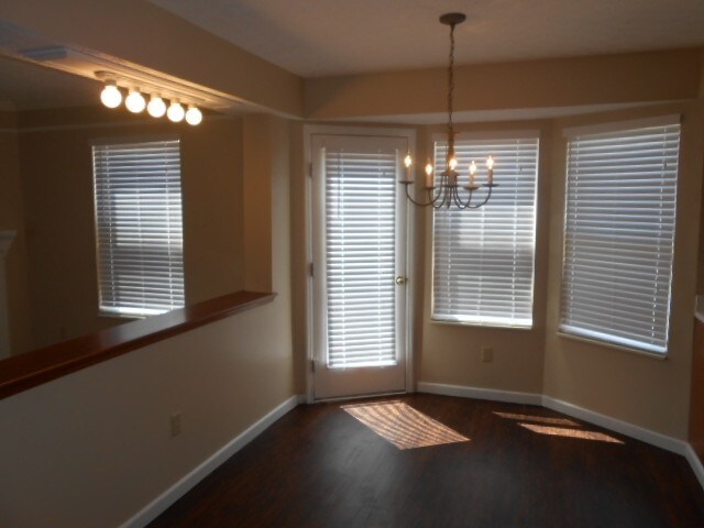 Building Photo - 17 W Woodstone