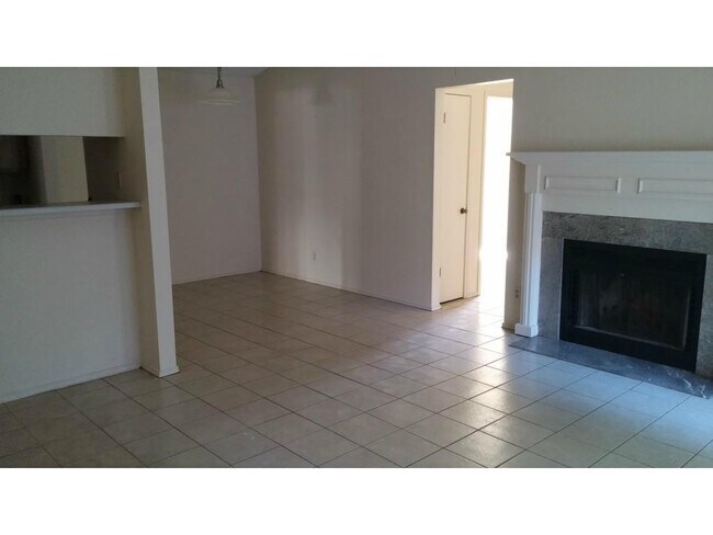 Building Photo - 2041 Redwing Way