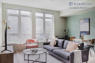 Building Photo - 104 12th Ave