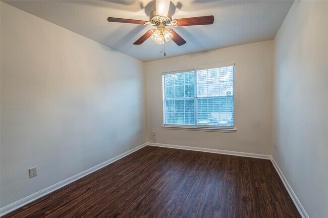 Foto del edificio - 6303 Faulkner Ridge Dr