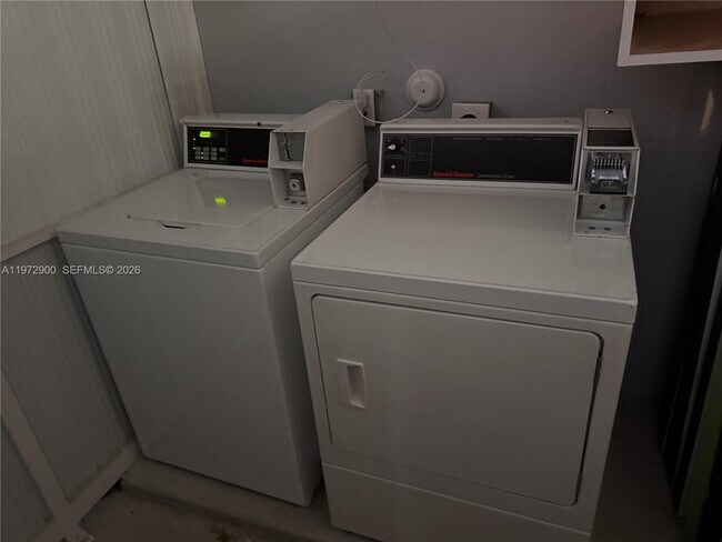 Foto del edificio - 2353 SW 11th Terrace