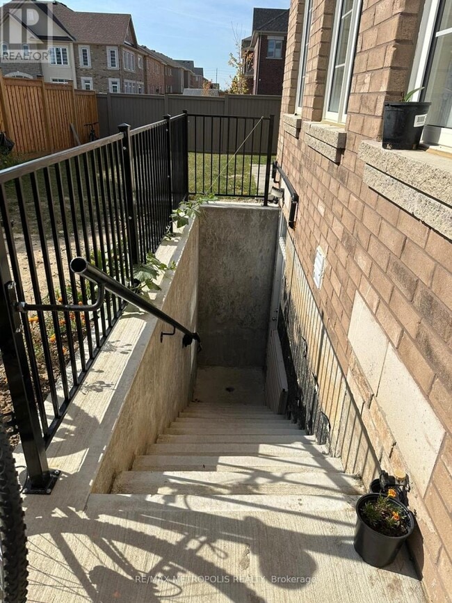 Building Photo - 31 Elverton Cres