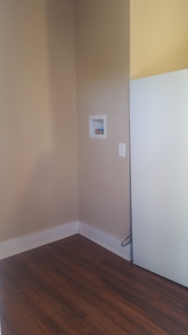 Photo - 1404 NE 9th St (Oklahoma City, OK) Apartment