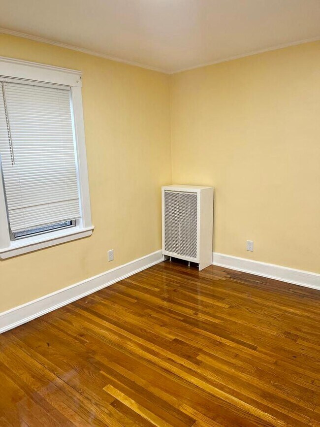 Building Photo - 72 Olney St