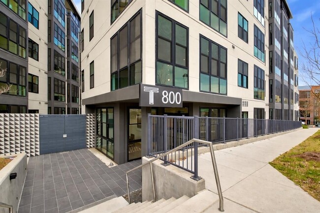 Building Photo - 800 Embassy Dr