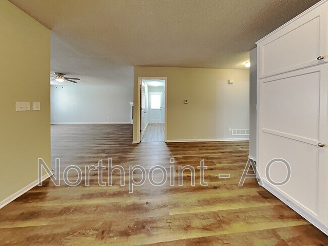 Foto del edificio - 514 NW Woodbury Dr