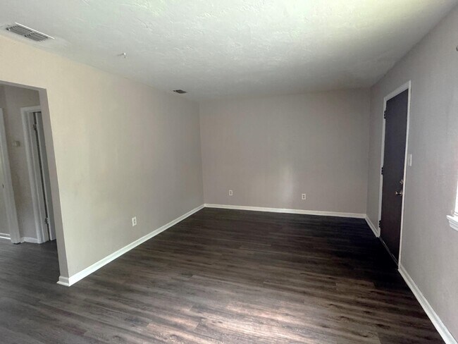 Foto del edificio - 1401 Lazy Brook