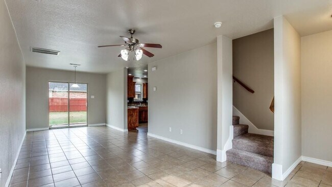 Building Photo - 1208 Boxwood Dr