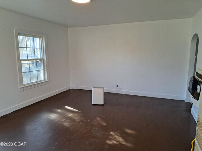 Foto del edificio - 718 S Connor Ave