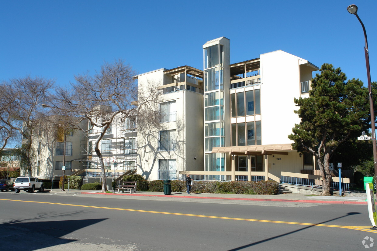 Primary Photo - 1737 Solano Ave