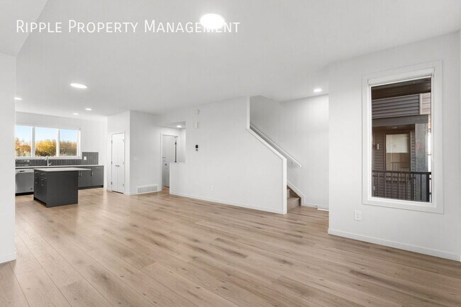 Photo du bâtiment - AMAZING BRAND NEW NEVER LIVED IN 3 BEDS/ 2.5 BATHS UPPER UNIT