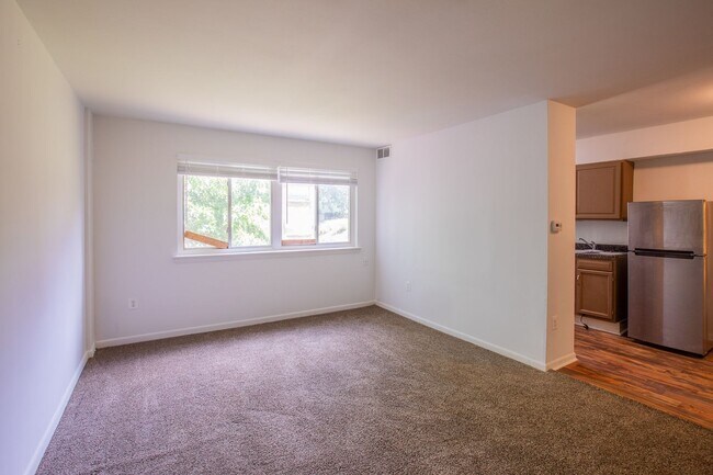 Foto del edificio - Charming 2 BR/1 BA Condo in Barry Farm!