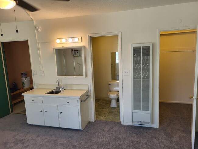 looking back from window to front door, bath and walk in closet - 4443 Coldwater Canyon Ave