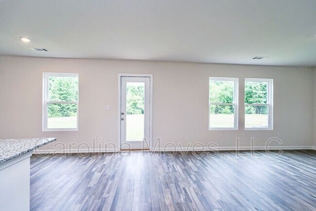Foto del edificio - 321 Long Grove Ln