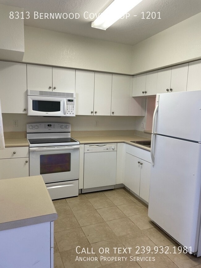 Foto del edificio - 8313 Bernwood Cove Loop