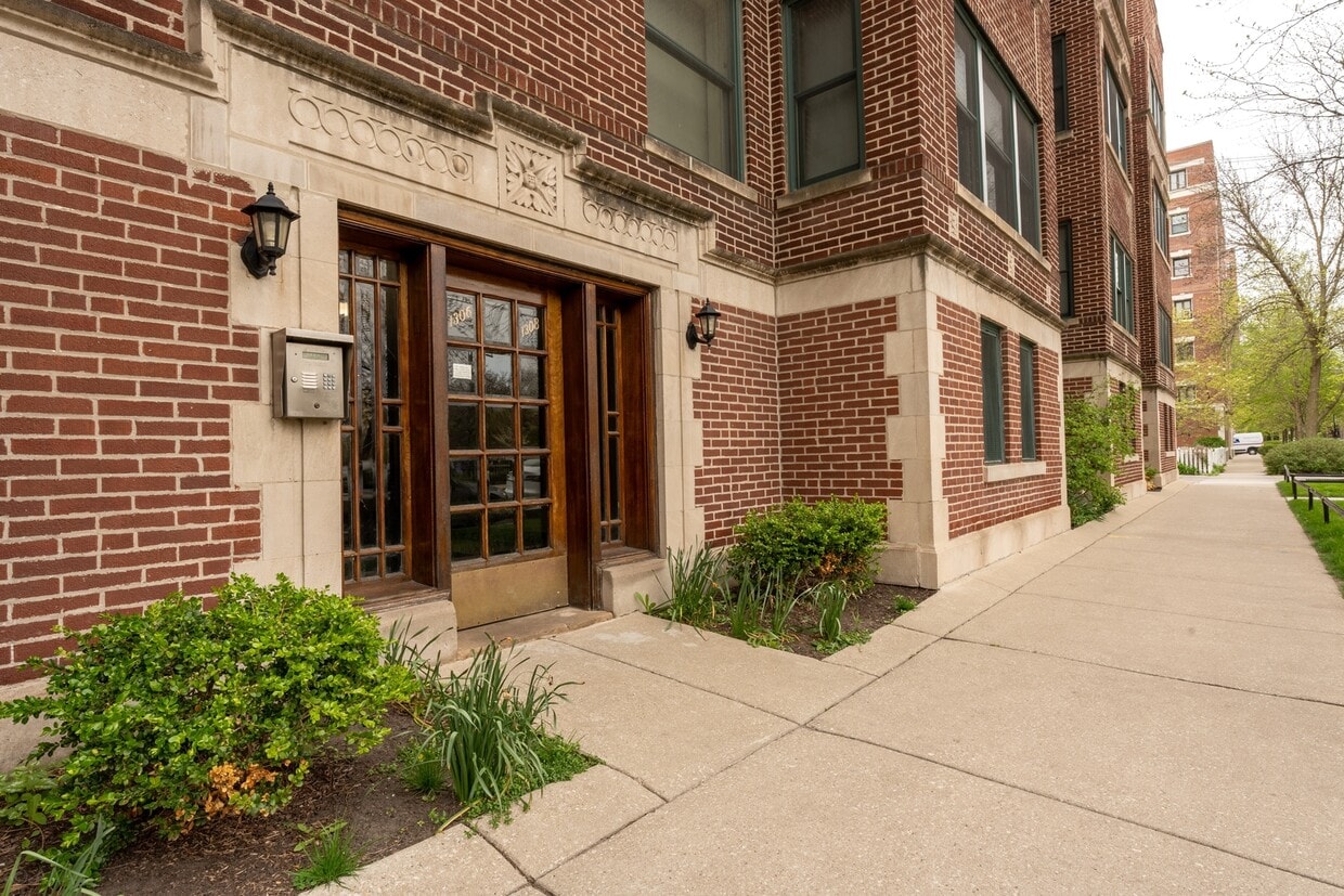 1308 E 56th St Unit 1, Chicago, IL 60637 Condo for Rent in Chicago