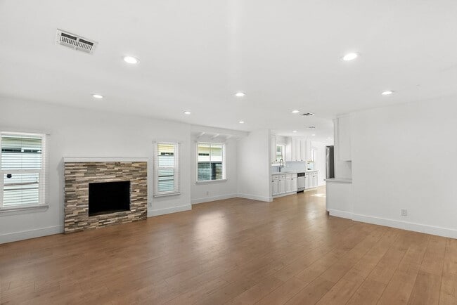 Building Photo - 5937 Ranchito Ave