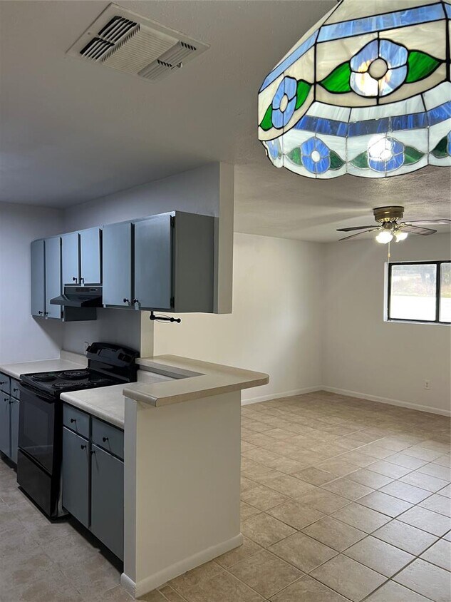 Primary Photo - 1301 Greenlawn Pkwy