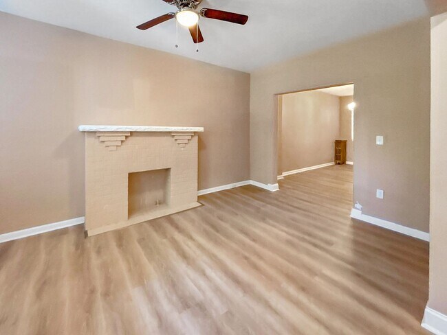 Building Photo - Beautifully Charming 3 Bedroom Home Available Now in Baltimore