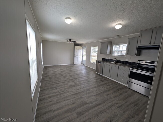 Foto del edificio - 135 Kenny Brook Ln