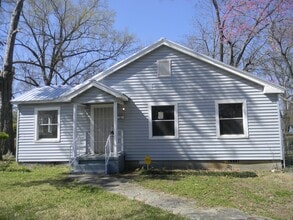 Building Photo - 312 25th St SW