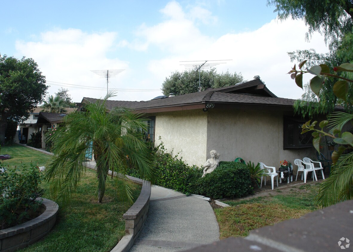 Building Photo - 870 S Sherman Ave