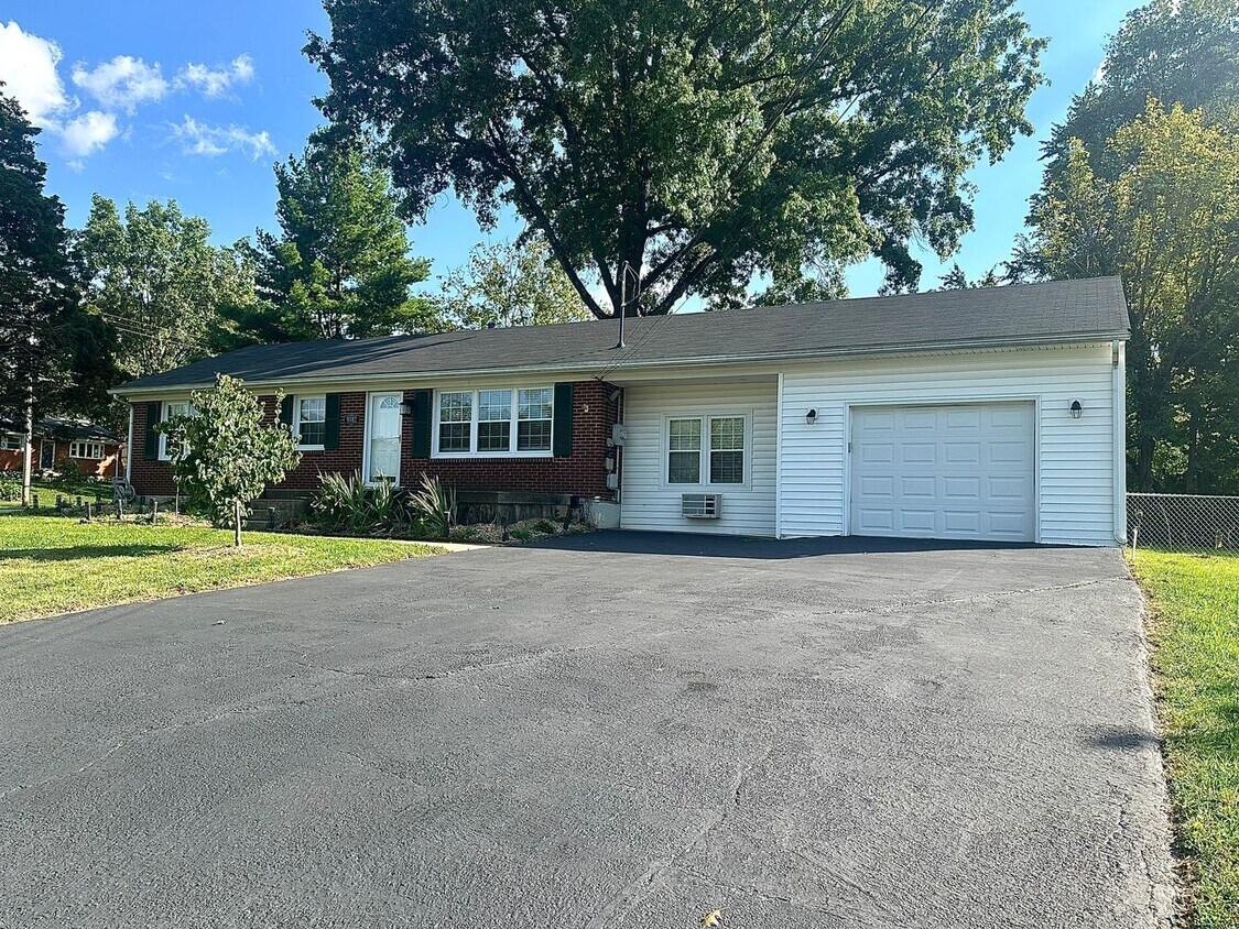 Charming 3 Bedroom Home in Fern Creek – Gr... - Charming 3 Bedroom Home in Fern Creek – Gr...