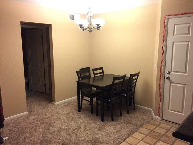 Foto del edificio - 7150 Shoreline Dr