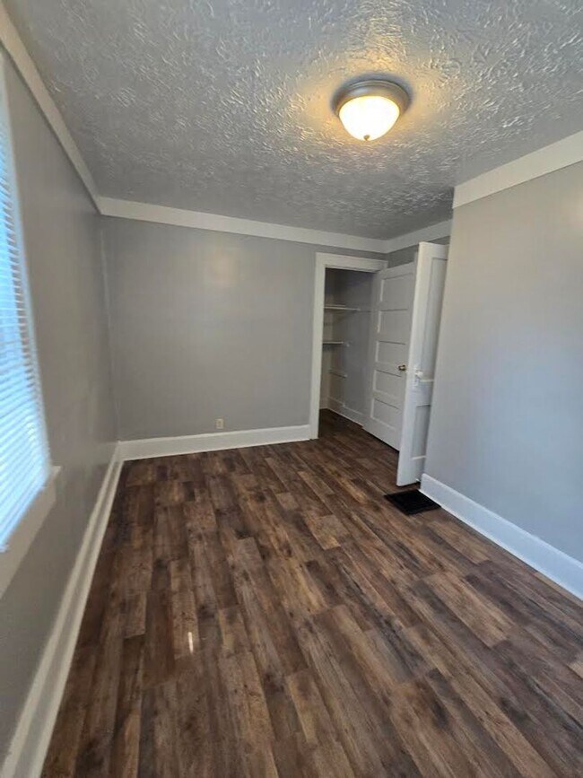 Foto del edificio - Spacious Two Bedroom Duplex Near New York ...