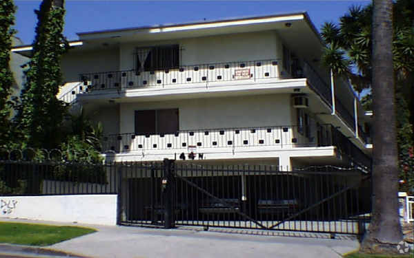 Building Photo - 144 N Catalina St