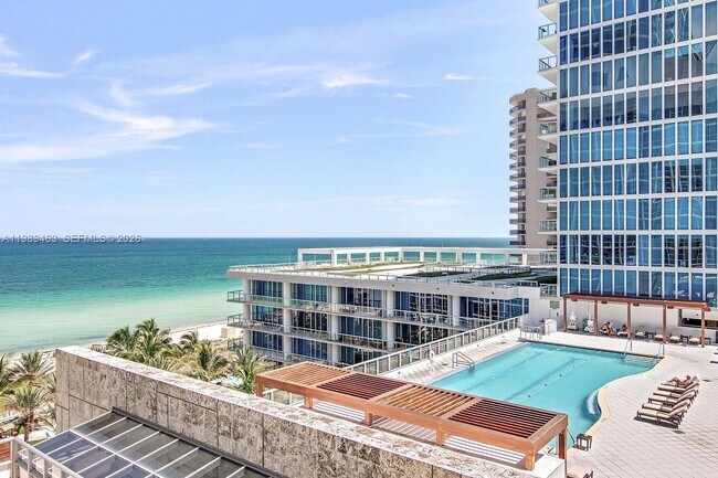 Foto del edificio - 6801 Collins Ave