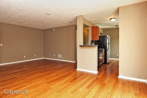 Building Photo - 2228 NE Multnomah St