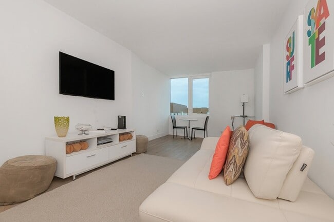 Building Photo - 2301 Collins Ave