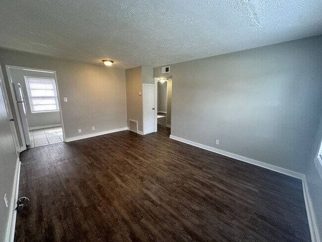 Foto del edificio - 1429 Nightingale Rd