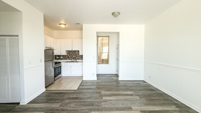 Building Photo - 317 S Homan Ave