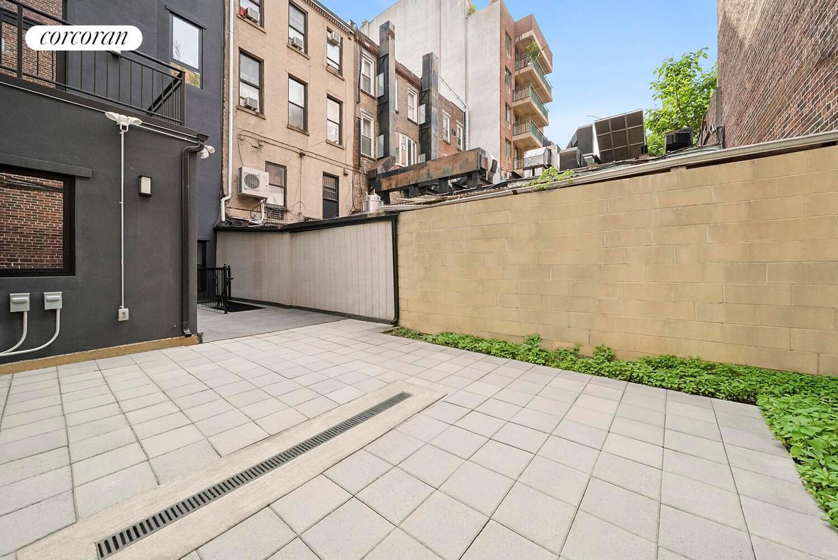 Primary Photo - 317 W 51st St