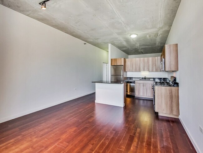 Foto del edificio - AVAILABLE NOW! Wonderful opportunity to re...
