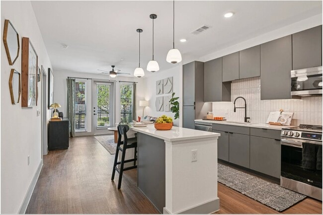 Building Photo - 2901 Lady Bettye Dr