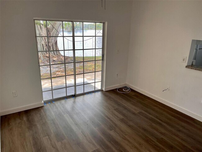 Foto del edificio - 2121 NW 96th Ter