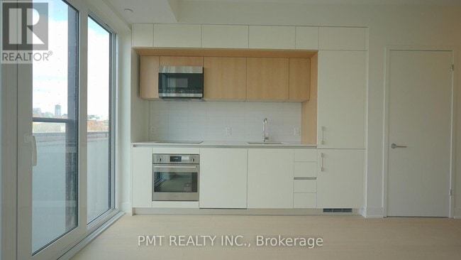 Building Photo - 322 Dupont St