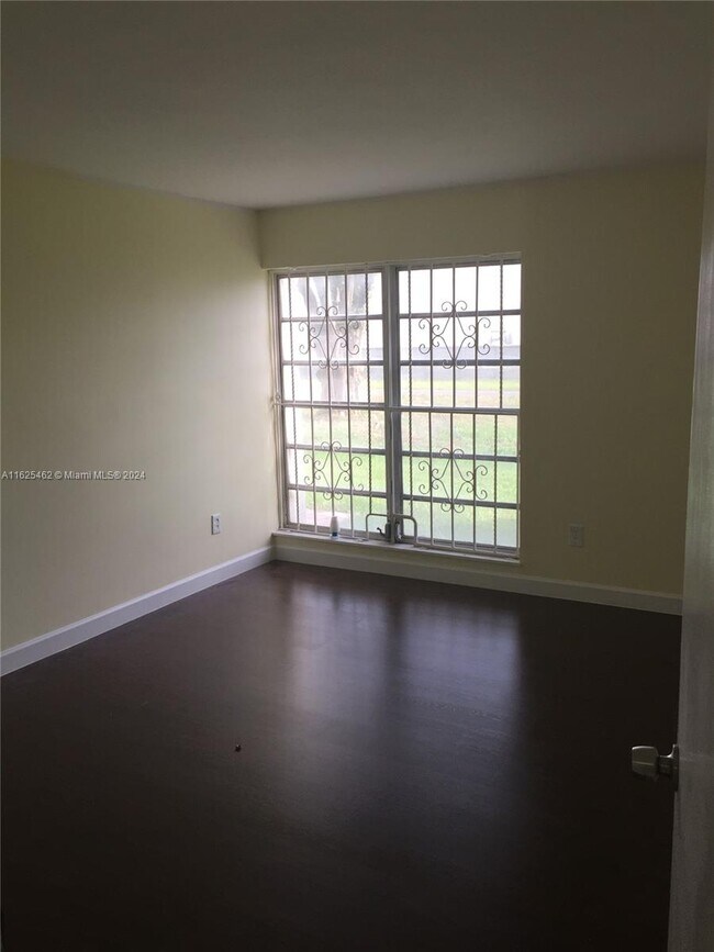 Foto del edificio - 9280 Fontainebleau Blvd