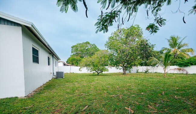 Foto del edificio - 4205 NW 201st St