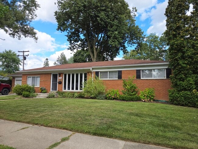 Foto del edificio - 1216 Sycamore Dr