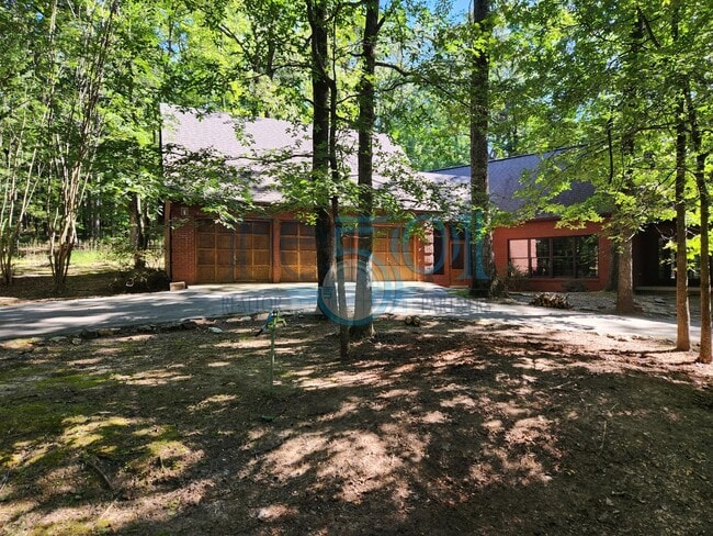Foto del edificio - RARE exquisite home on acreage in the heart of West Little Rock!