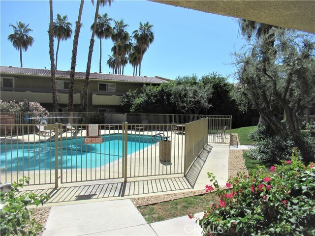 Foto del edificio - 1950 S Palm Canyon Dr